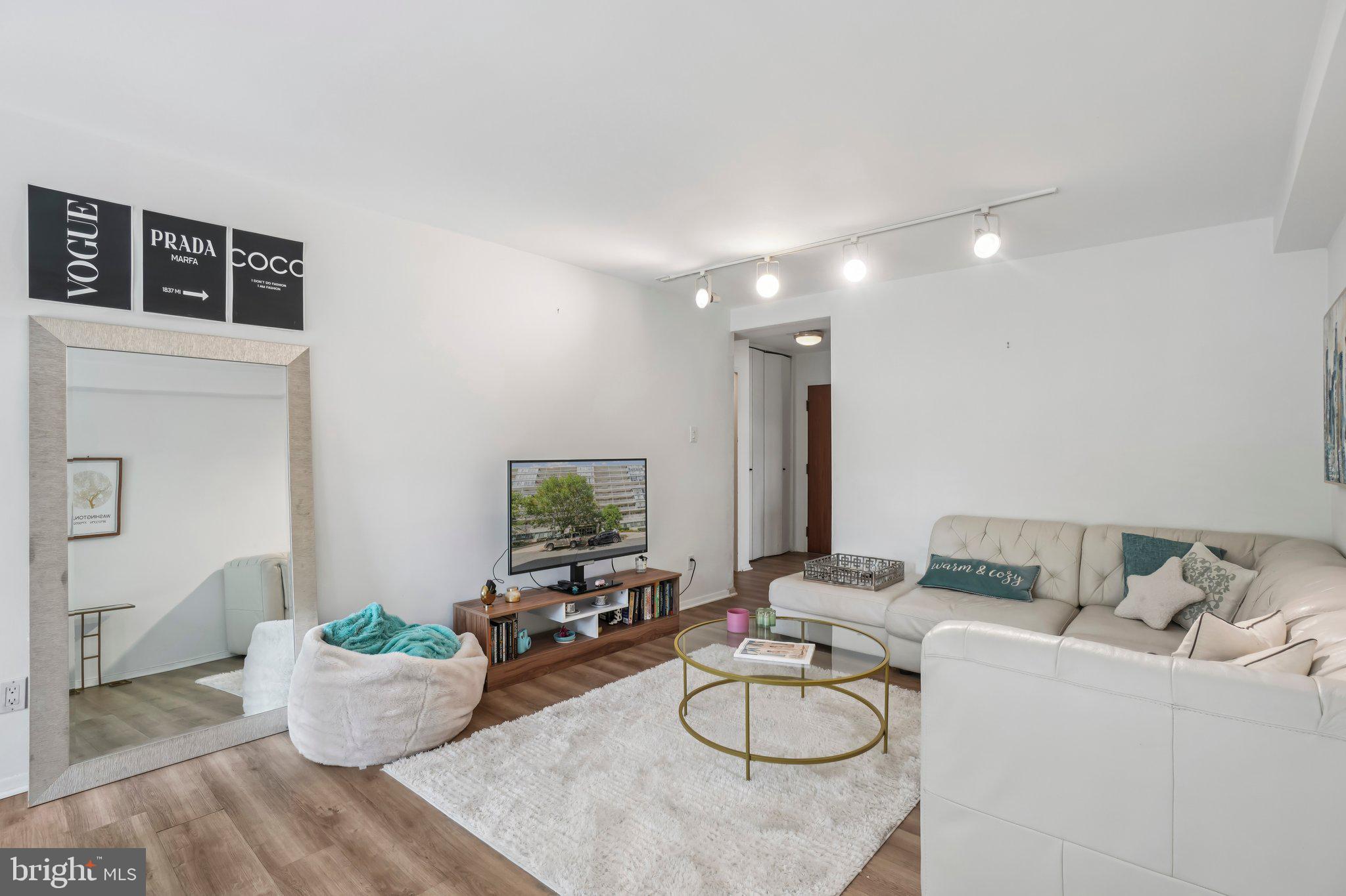 730 24th Street Northwest, Unit 205 Washington, DC 20037 - Photo 3 of 23