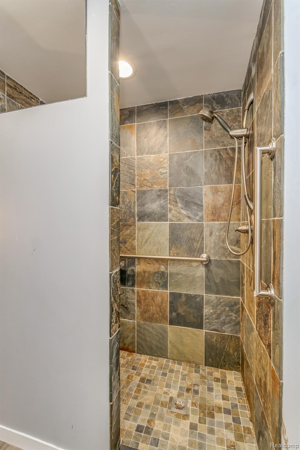 6025 Sibley Road Chelsea, MI 48118 - Photo 8 of 38 _DSC0059enf.jpg