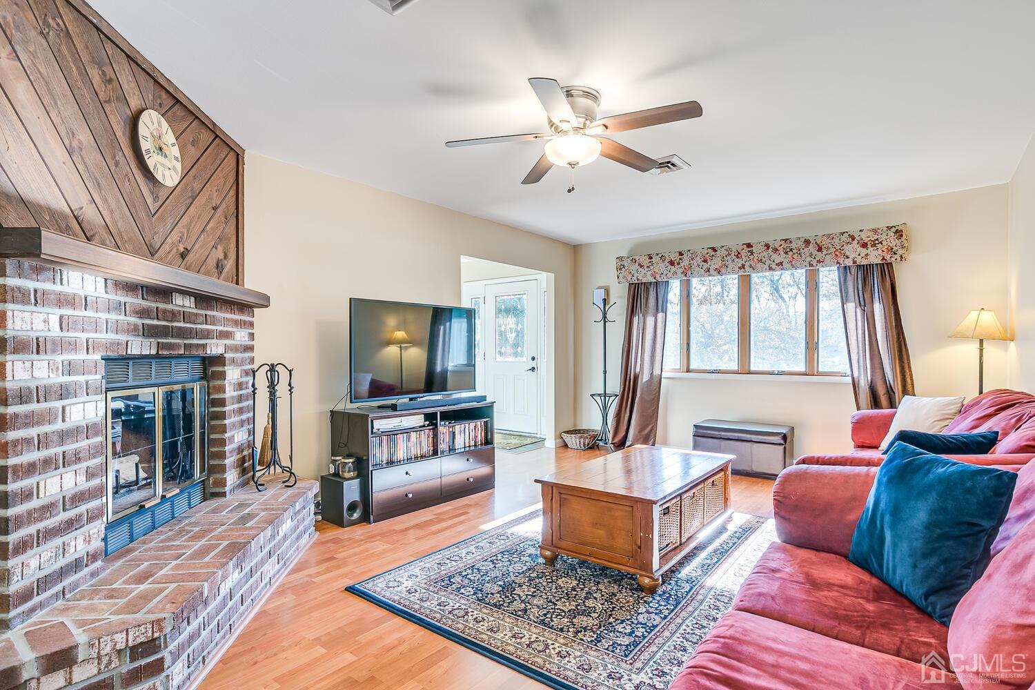39 Constable Road Kendall Park, NJ 08824 - Photo 2 of 17 Gallery Image 2