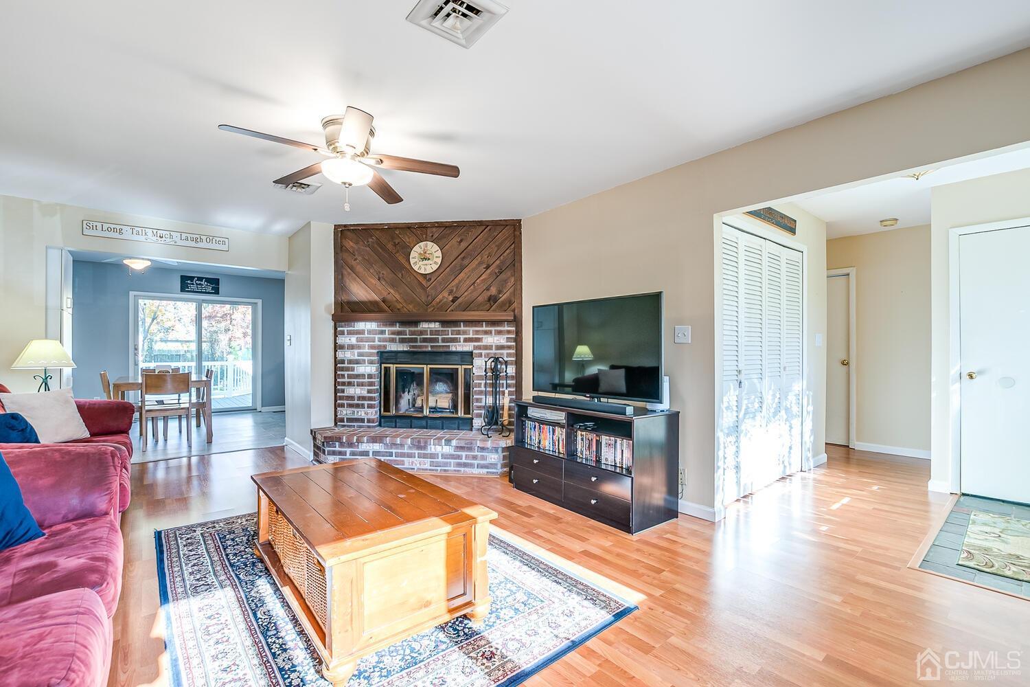 39 Constable Road Kendall Park, NJ 08824 - Photo 3 of 17 Gallery Image 3