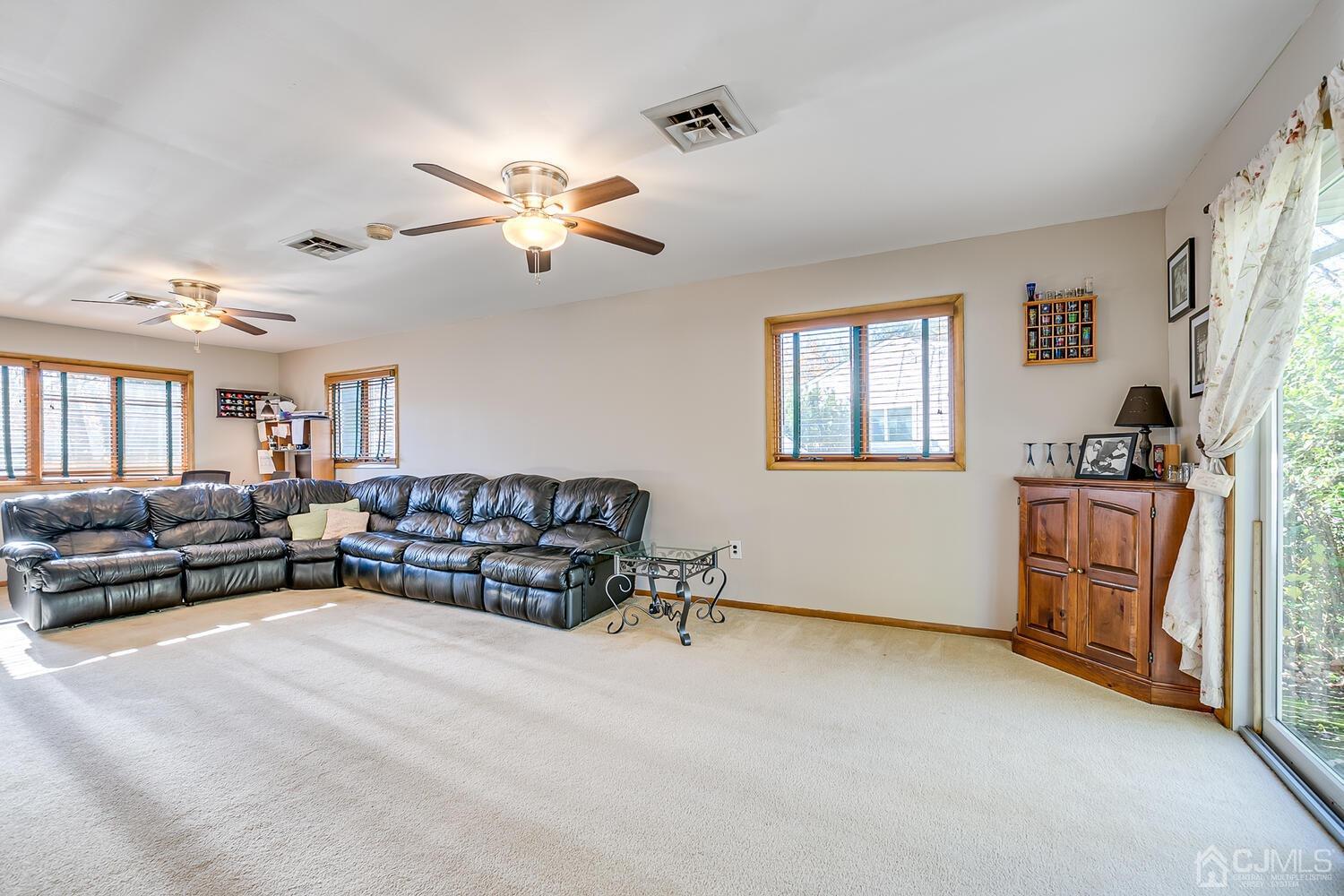 39 Constable Road Kendall Park, NJ 08824 - Photo 5 of 17 Gallery Image 5