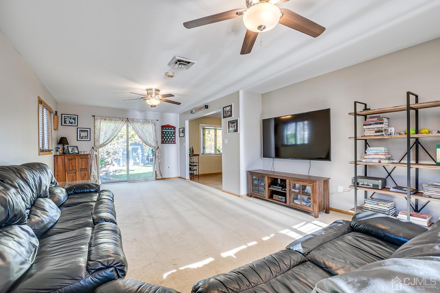 39 Constable Road Kendall Park, NJ 08824 - Photo 6 of 17 Gallery Image 6