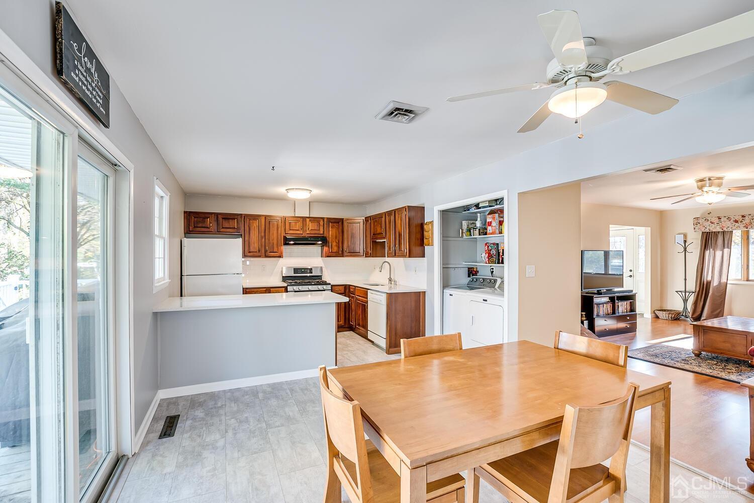 39 Constable Road Kendall Park, NJ 08824 - Photo 7 of 17 Gallery Image 7