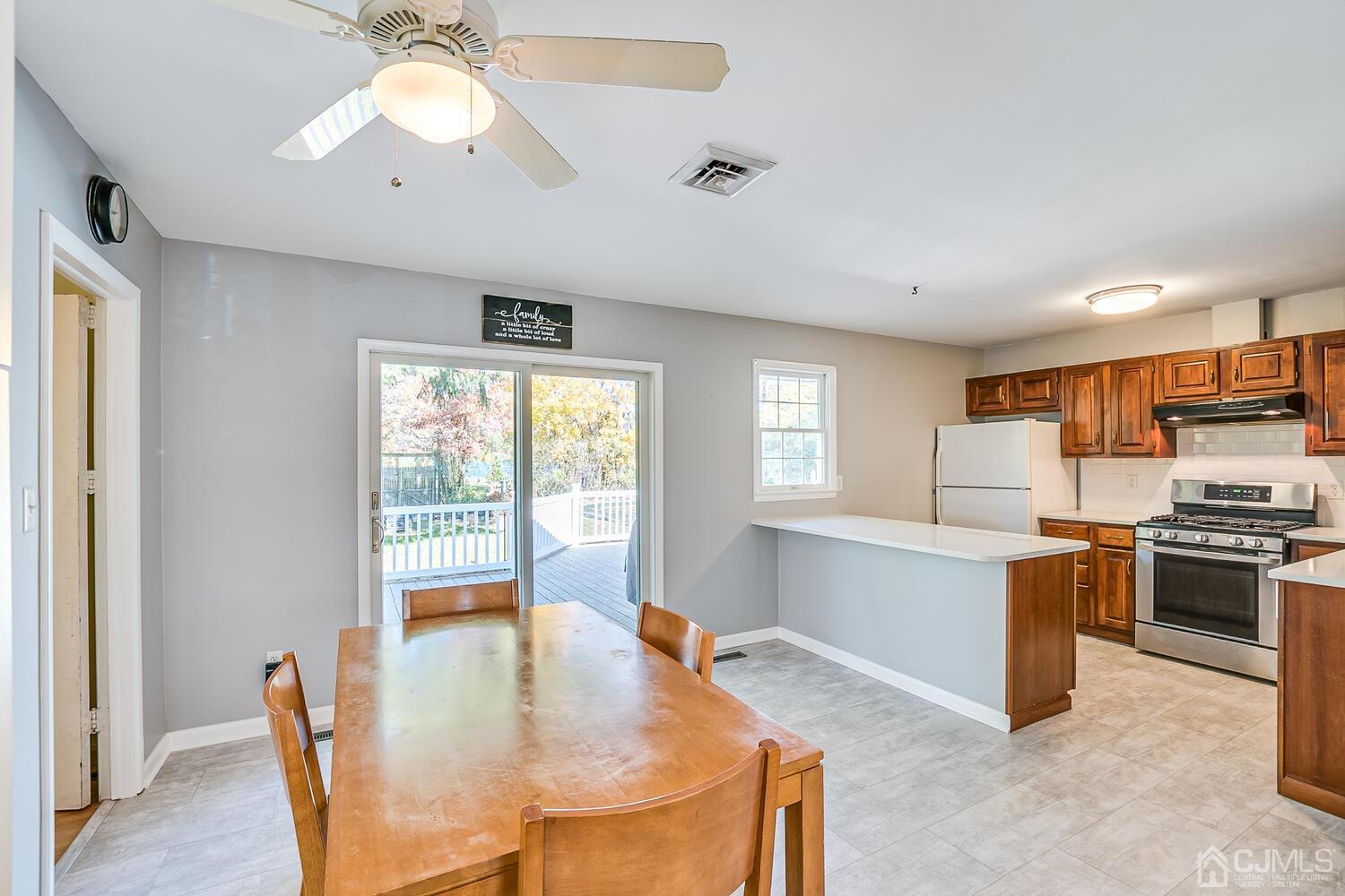39 Constable Road Kendall Park, NJ 08824 - Photo 8 of 17 Gallery Image 8