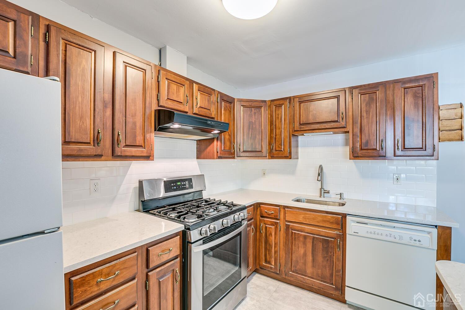 39 Constable Road Kendall Park, NJ 08824 - Photo 9 of 17 Gallery Image 9