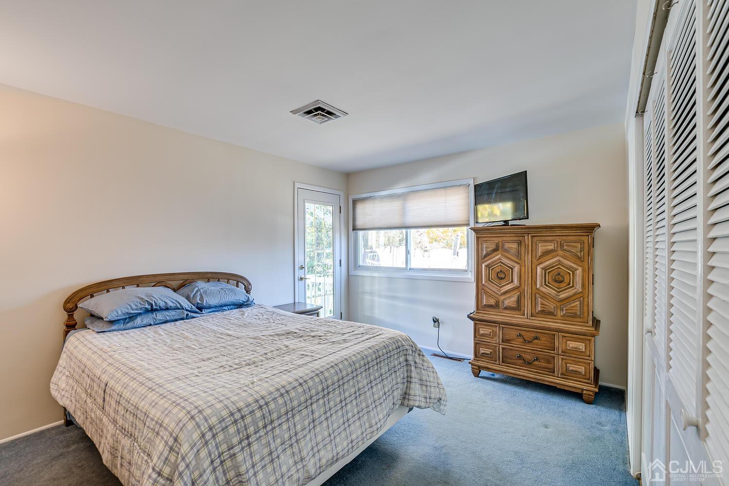 39 Constable Road Kendall Park, NJ 08824 - Photo 10 of 17 Gallery Image 10