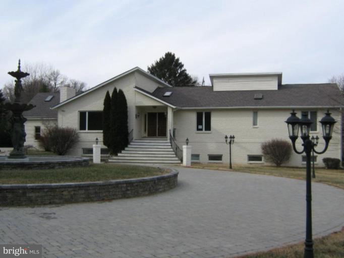 1114 Towlston Road McLean, VA 22102 - Photo 1 of 21 Exterior (Main)