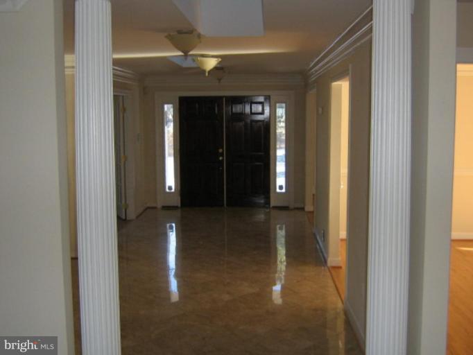 1114 Towlston Road McLean, VA 22102 - Photo 5 of 21 Entrance / Foyer