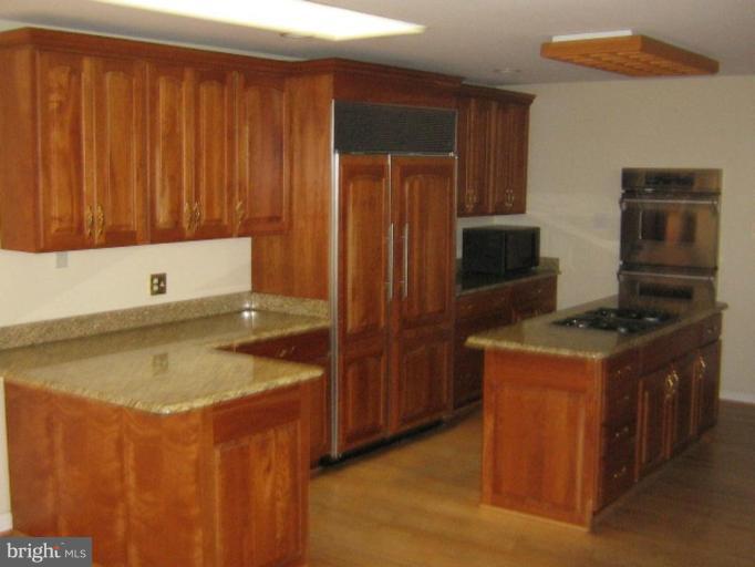 1114 Towlston Road McLean, VA 22102 - Photo 6 of 21 Kitchen