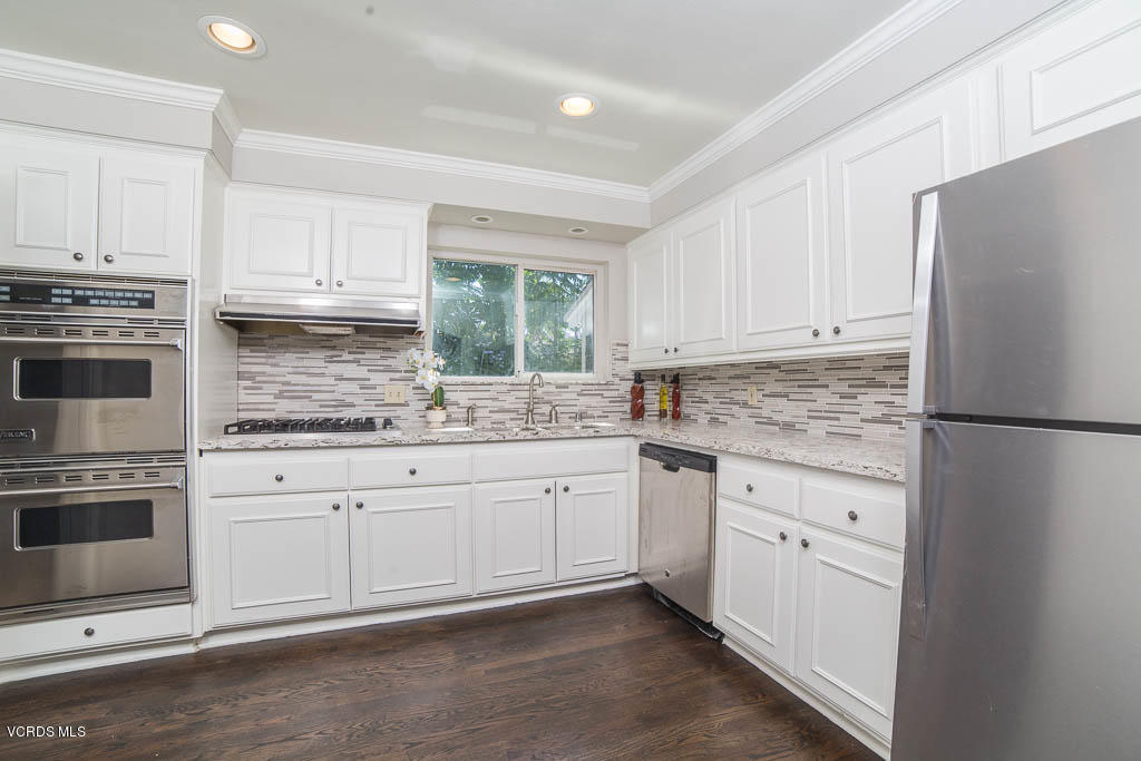 4466 Adam Road Simi Valley, CA 93063 - Photo 8 of 28 Kitchen