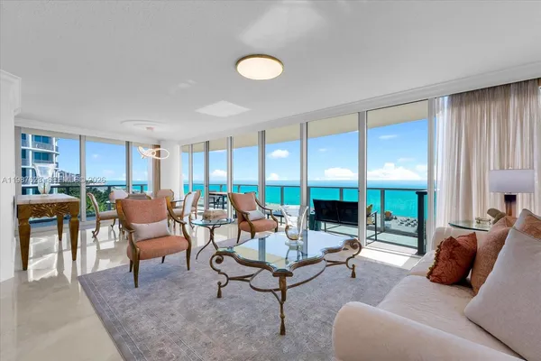 $19,900 | 1455 Ocean Drive, Unit 909, Miami Beach, FL 33139