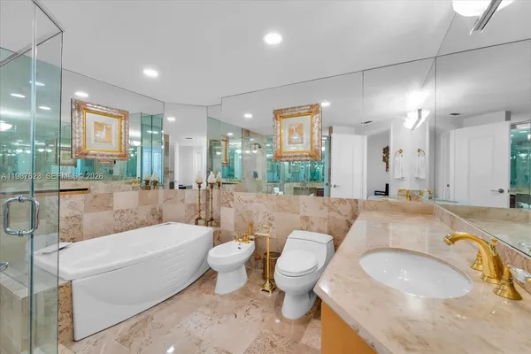 $19,900 | 1455 Ocean Drive, Unit 909, Miami Beach, FL 33139