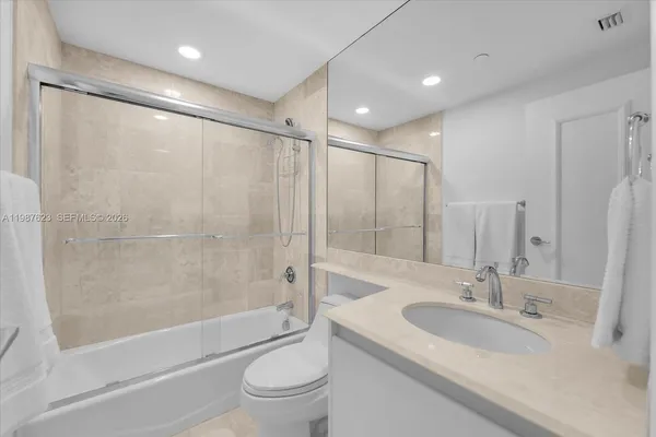 $19,900 | 1455 Ocean Drive, Unit 909, Miami Beach, FL 33139