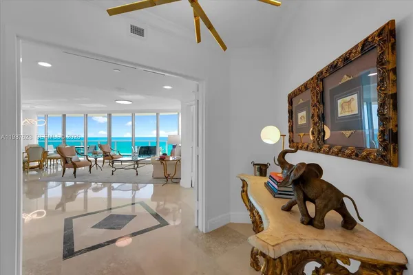 $19,900 | 1455 Ocean Drive, Unit 909, Miami Beach, FL 33139
