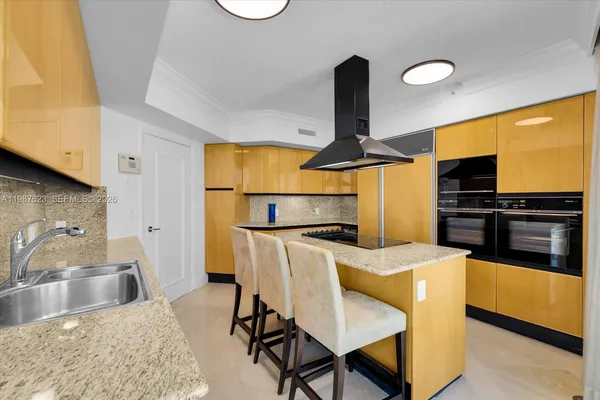 $19,900 | 1455 Ocean Drive, Unit 909, Miami Beach, FL 33139