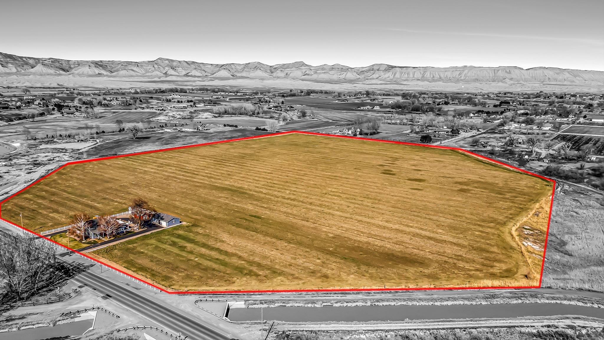 912 24 Road Grand Junction, CO 81505 - Photo 40 of 42 a view of an outdoor pool and an ocean view