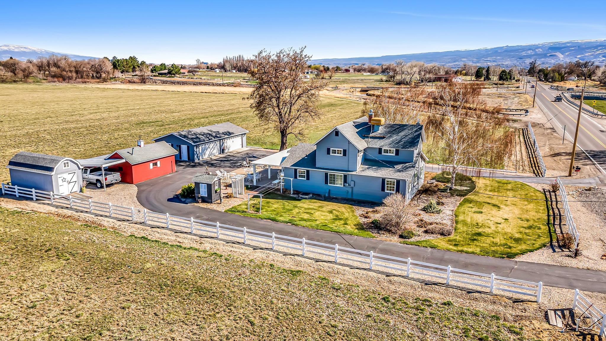 912 24 Road Grand Junction, CO 81505 - Photo 4 of 42 a picture of a lake with city view