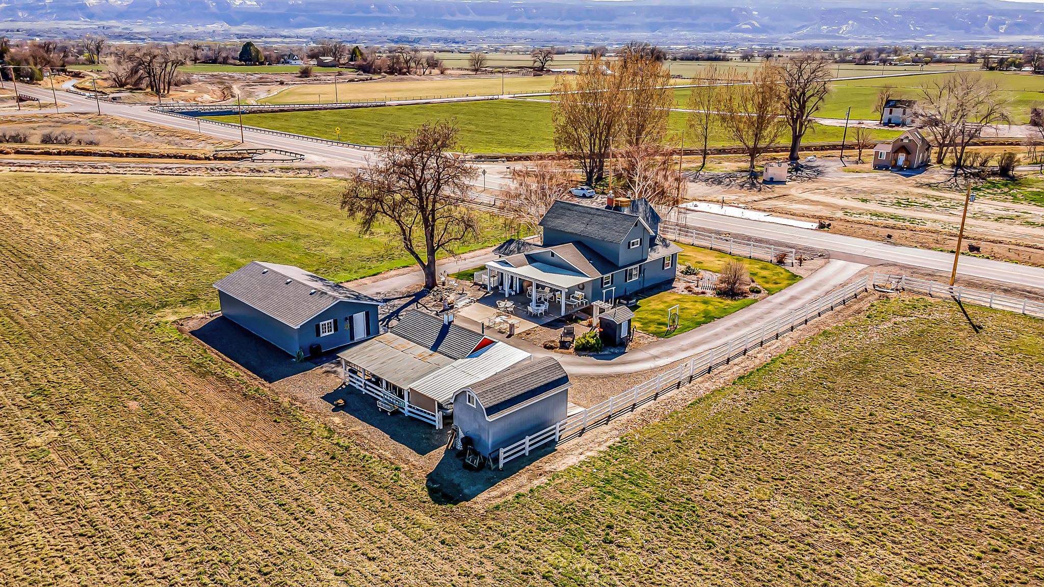 912 24 Road Grand Junction, CO 81505 - Photo 41 of 42 a view of a ocean with a table and chairs