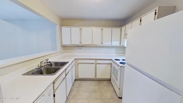 $1,550 | 4804 South College Road, Unit 25, Wilmington, NC 28412