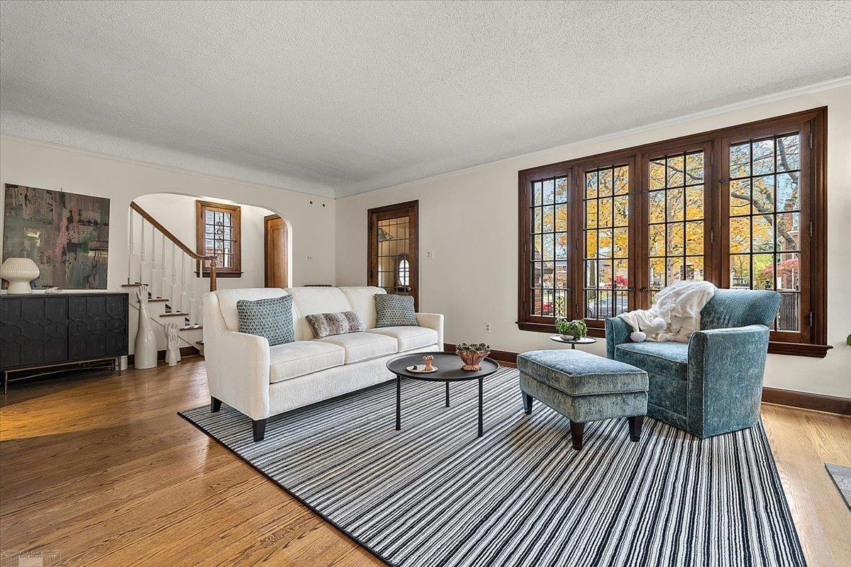 975 Fisher Road Grosse Pointe, MI 48230 - Photo 11 of 54 50193876-80fd07e6-8511-4962-92f5-5a6effb6c816.JPG