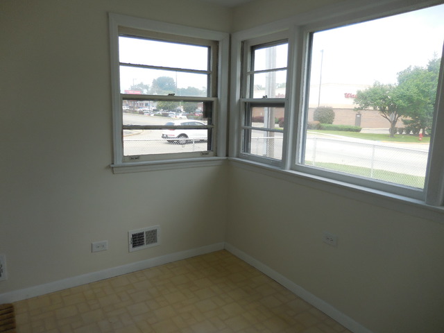 4723 Butterfield Road Hillside, IL 60162 - Photo 5 of 10 an empty room with a window