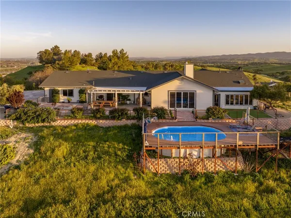 $1,675,000 | 8580 Warren Road, Paso Robles, CA 93446