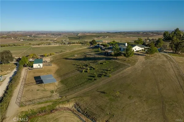 $1,675,000 | 8580 Warren Road, Paso Robles, CA 93446