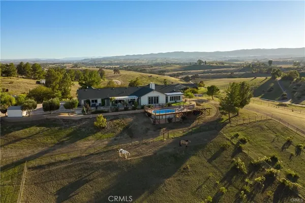 $1,675,000 | 8580 Warren Road, Paso Robles, CA 93446