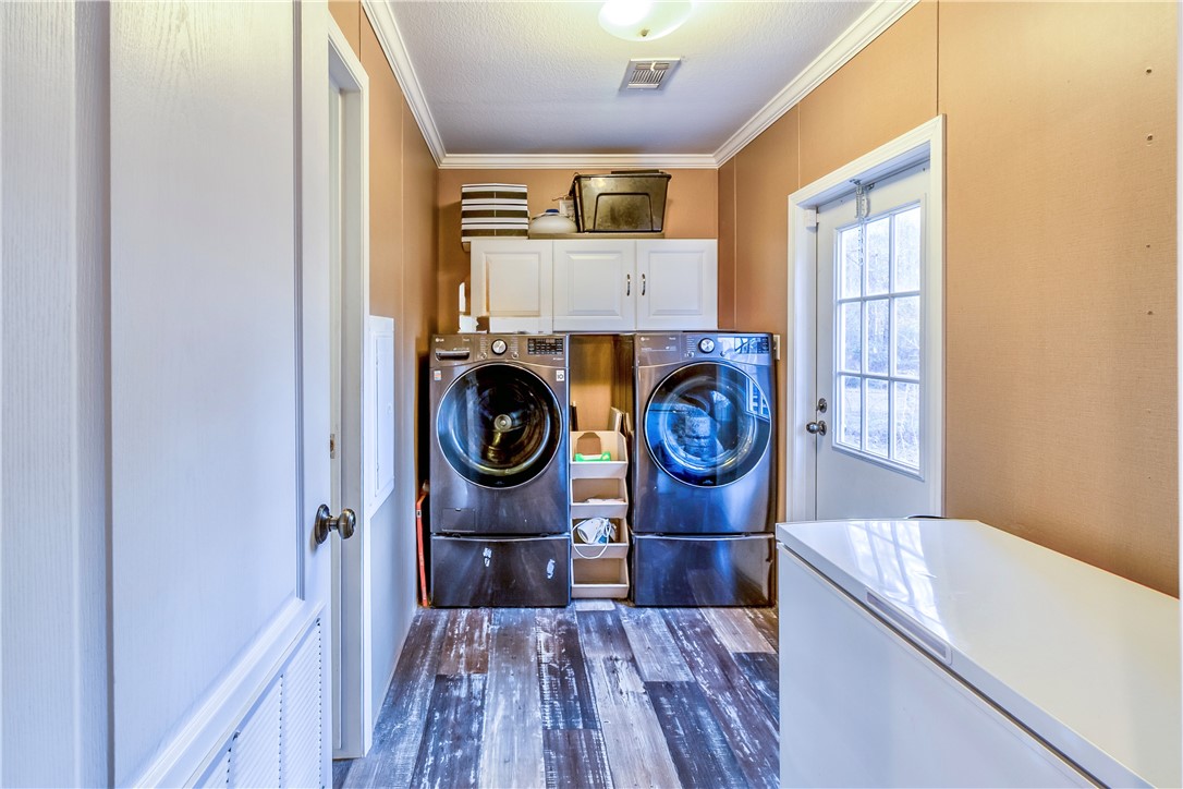 6258 North Hill Road Navasota, TX 77868 - Photo 25 of 30 a utility room with dryer and washer