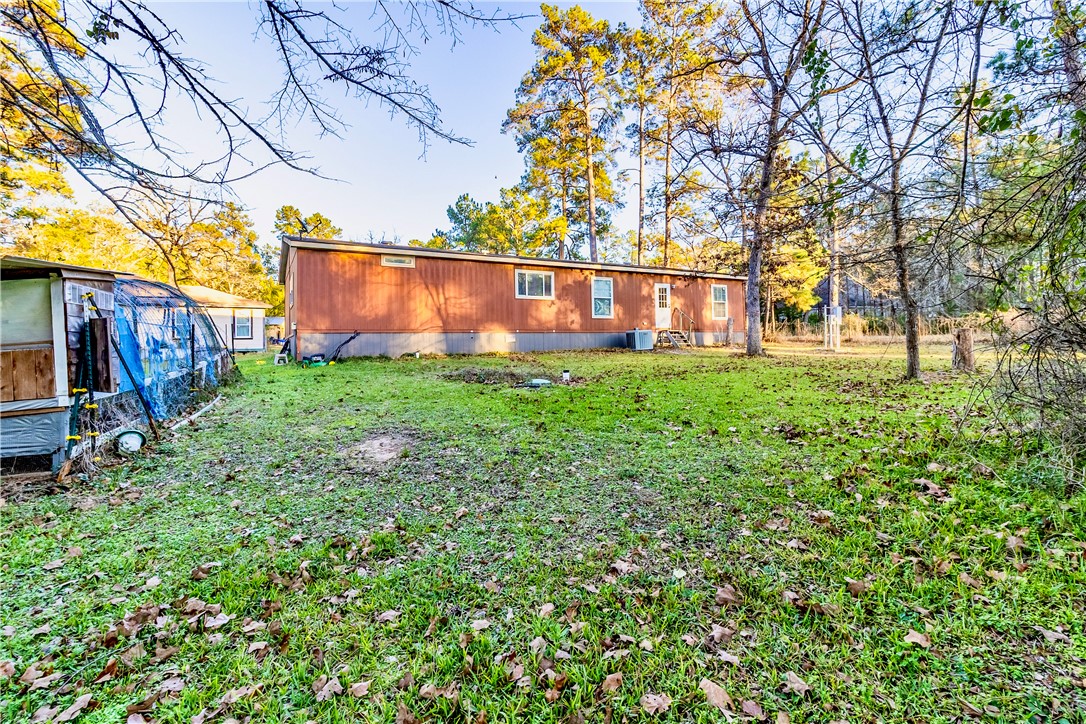 6258 North Hill Road Navasota, TX 77868 - Photo 29 of 30 a view of a backyard with plants and large trees