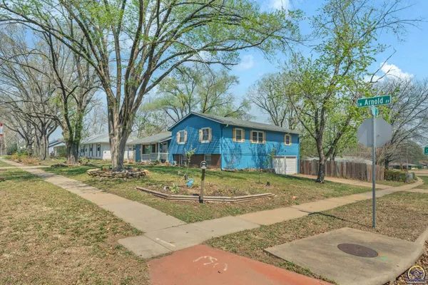 $235,000 | 3228 Southwest Arnold Avenue, Topeka, KS 66614