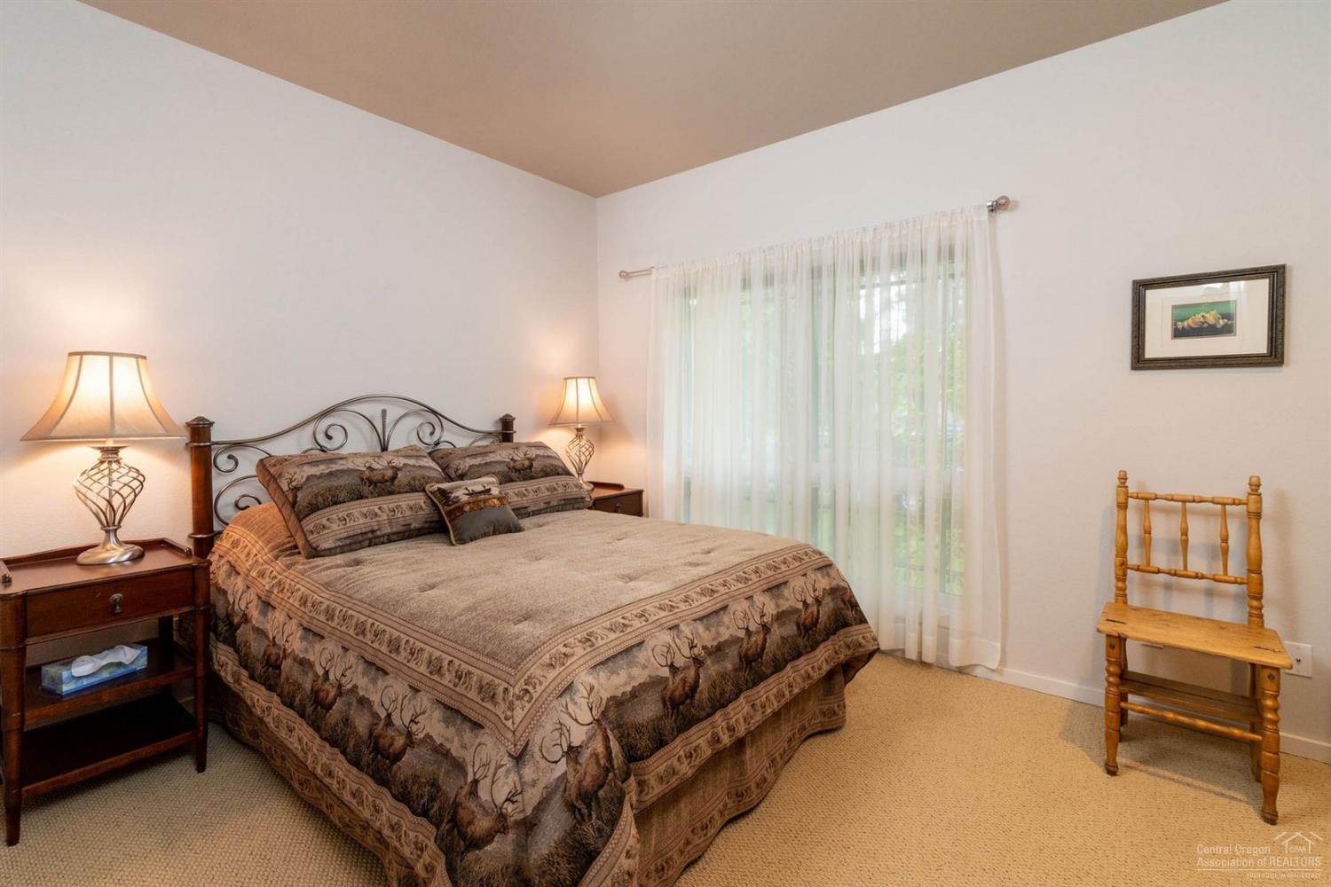 20402 Christmas Ridge Bend, OR 97702 - Photo 19 of 25 Gallery Image 19