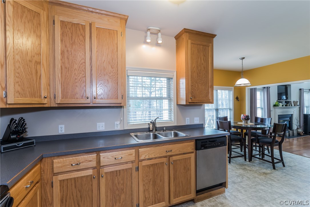 15842 Sandwave Road Chester, VA 23831 - Photo 18 of 40 Kitchen with stainless appliances and lots of cabi