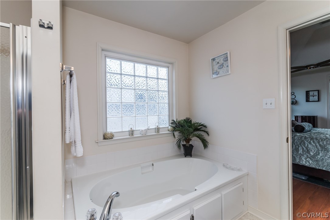 15842 Sandwave Road Chester, VA 23831 - Photo 31 of 40 Soaking tub in master bath