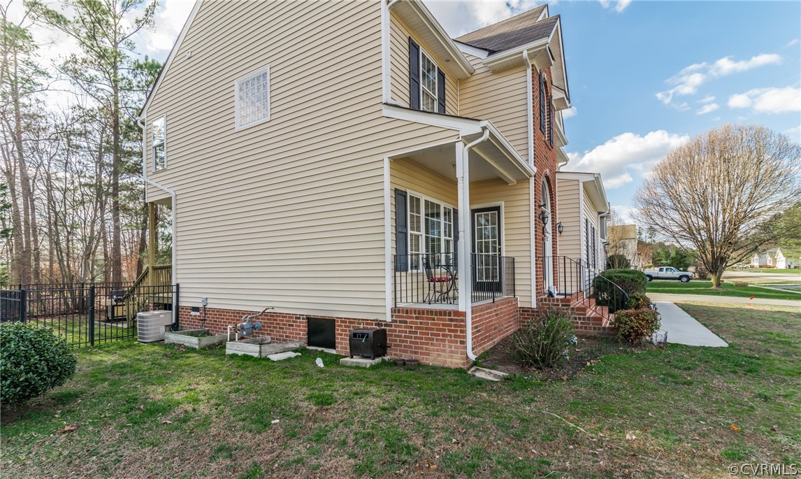 15842 Sandwave Road Chester, VA 23831 - Photo 6 of 40 Left side of home