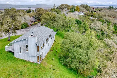 $1,050,000 | 2511 Laguna Vista Drive, Novato, CA 94945