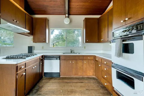 $1,050,000 | 2511 Laguna Vista Drive, Novato, CA 94945