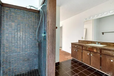 $1,050,000 | 2511 Laguna Vista Drive, Novato, CA 94945