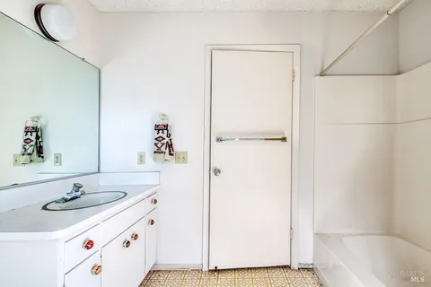 $1,050,000 | 2511 Laguna Vista Drive, Novato, CA 94945