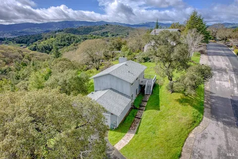 $1,050,000 | 2511 Laguna Vista Drive, Novato, CA 94945