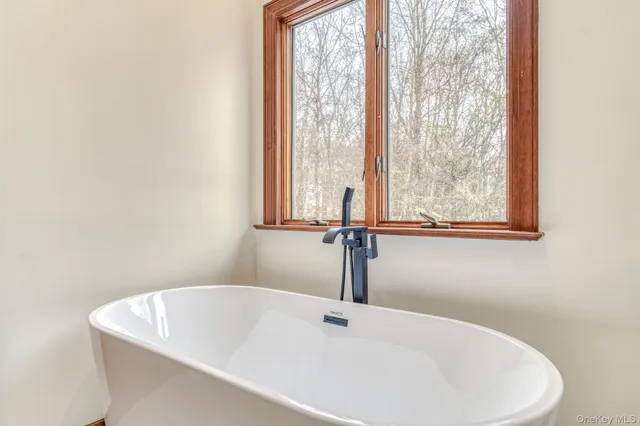 $729,000 | 24 Deer Run Road, Newburgh, NY 12550