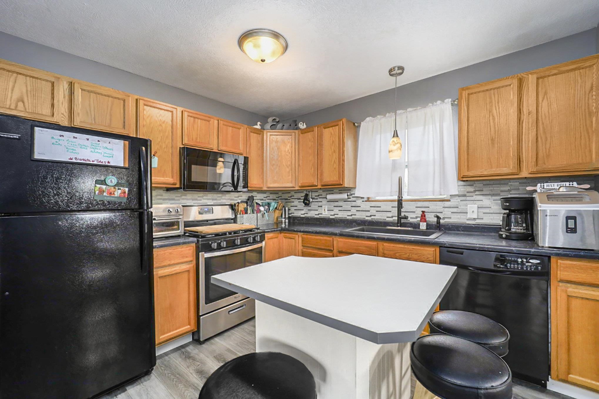 1809 Sawyer Road Traverse City, MI 49685 - Photo 6 of 21 1911656-5.JPG