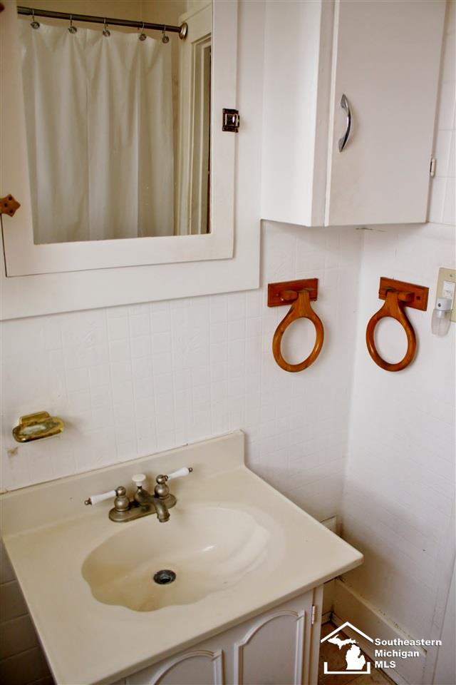 12600 Grafton Road Carleton, MI 48117 - Photo 16 of 23 31397765-15.JPG