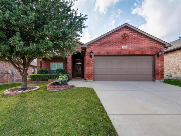 $2,475 | 10025 Grey Crow Drive, Fort Worth, TX 76177