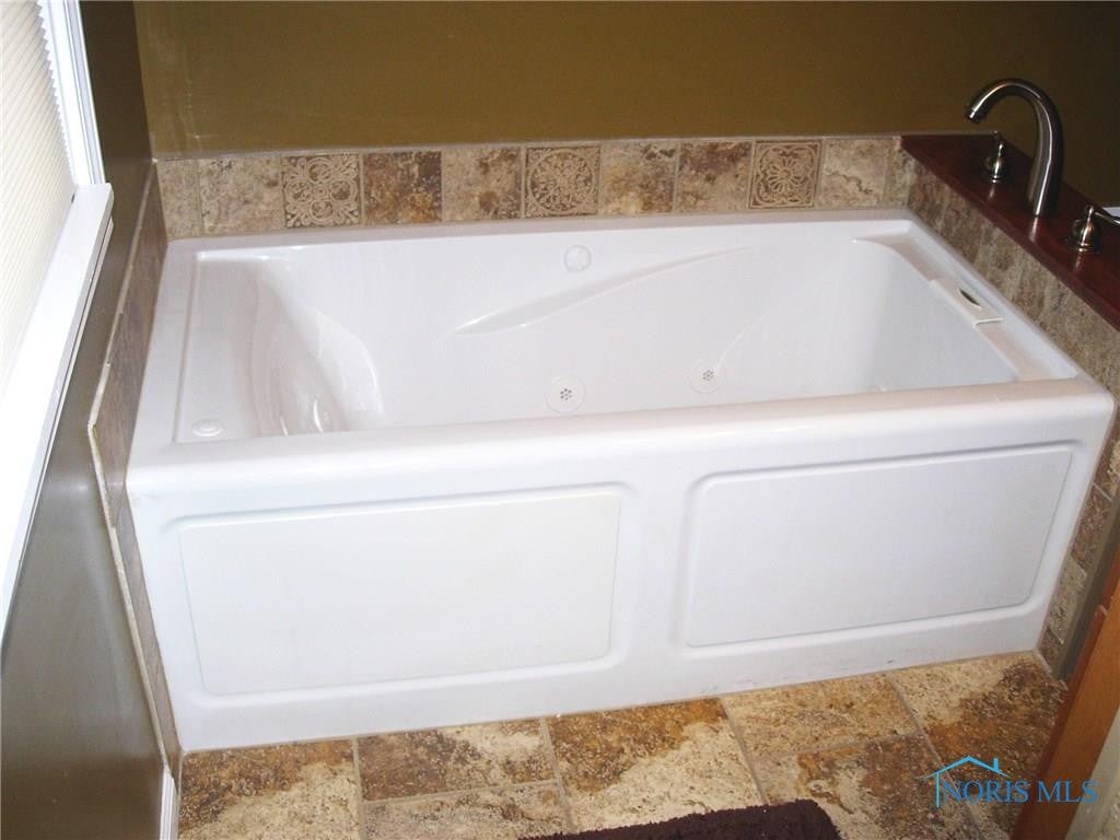 3939 Grantley Road Toledo, OH 43613 - Photo 6 of 33 Gallery Image 6