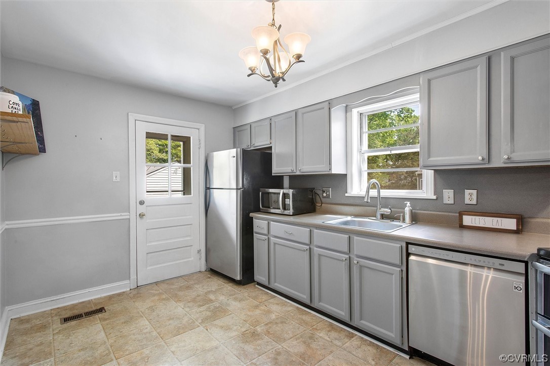 104 Wilkinson Road Richmond, VA 23227 - Photo 8 of 32 Gallery Image 8
