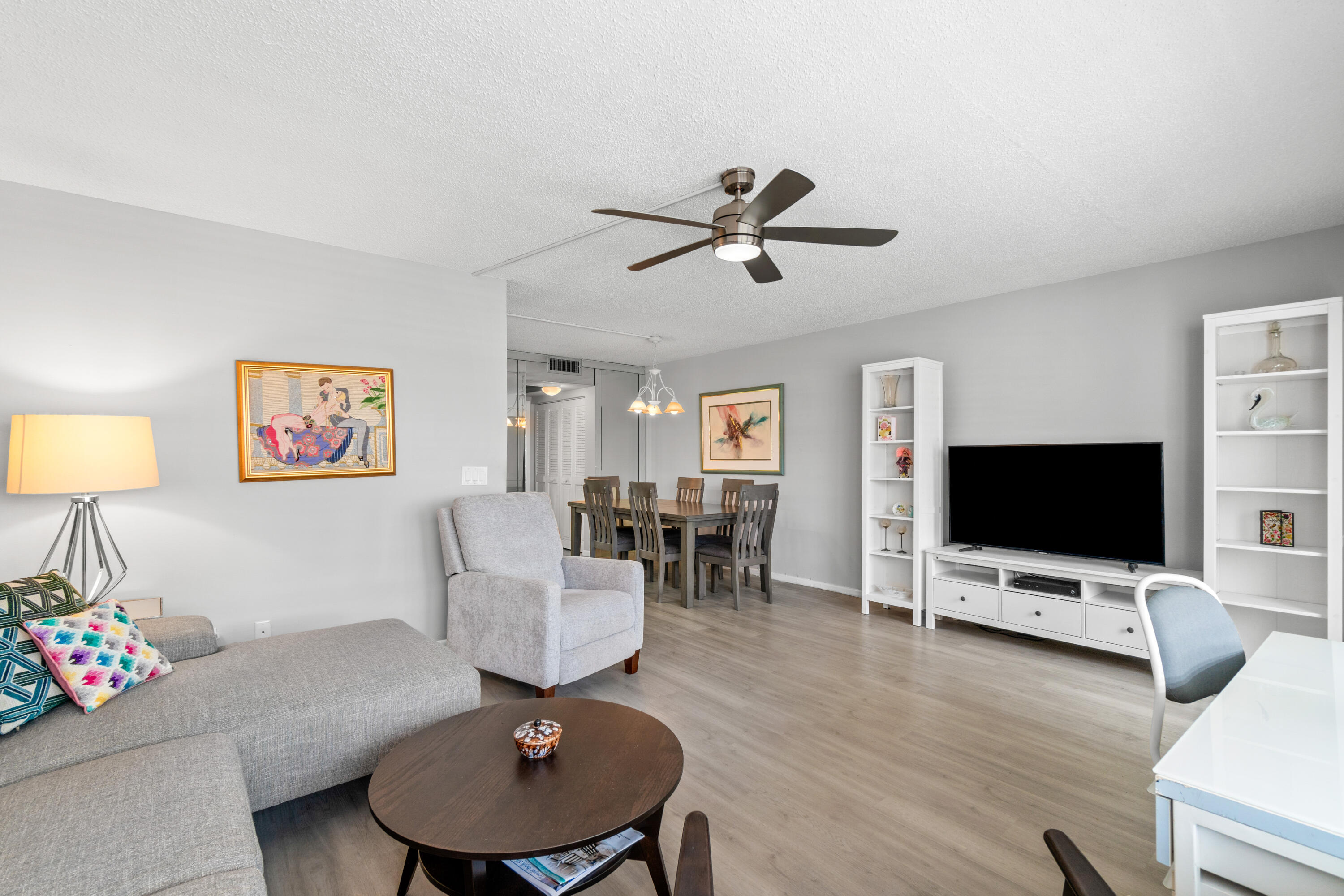 2054 Cornwall C Boca Raton, FL 33434 - Photo 4 of 17 Living Room