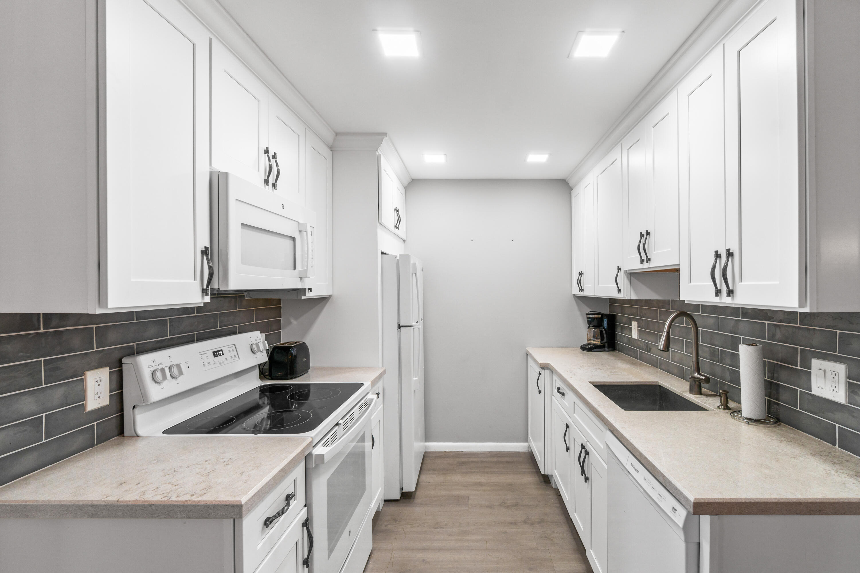 2054 Cornwall C Boca Raton, FL 33434 - Photo 7 of 17 Updated Kitchen