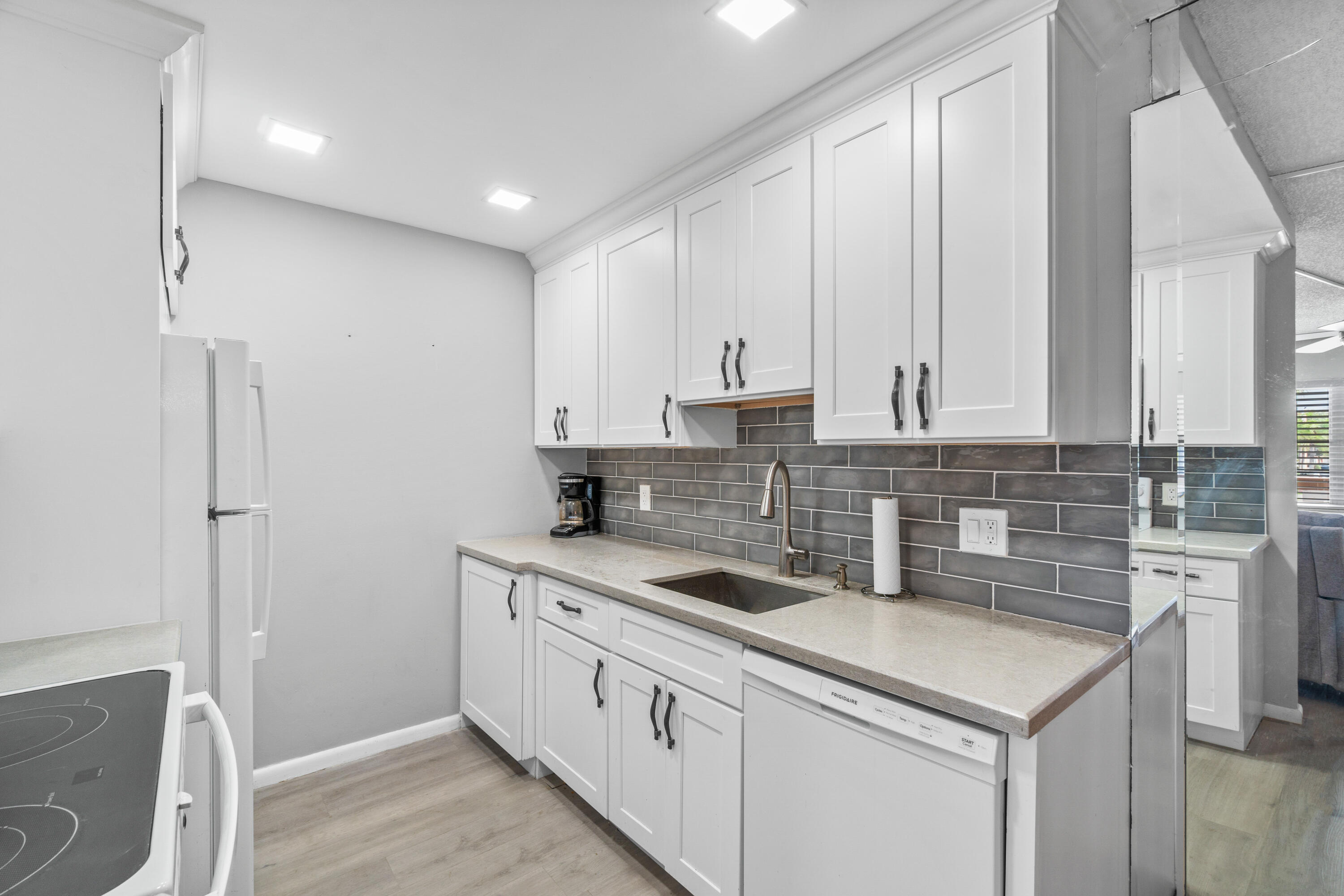 2054 Cornwall C Boca Raton, FL 33434 - Photo 9 of 17 Kitchen