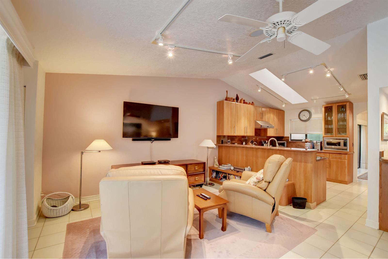 19508 Bay View Road Boca Raton, FL 33434 - Photo 14 of 77 Family rom